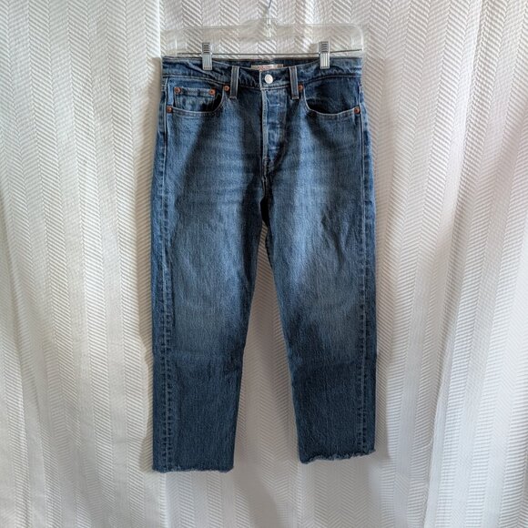 Levi's Premium Wedgie Straight Fit Women's Blue Jeans Size 28 frayed hem - Picture 1 of 14